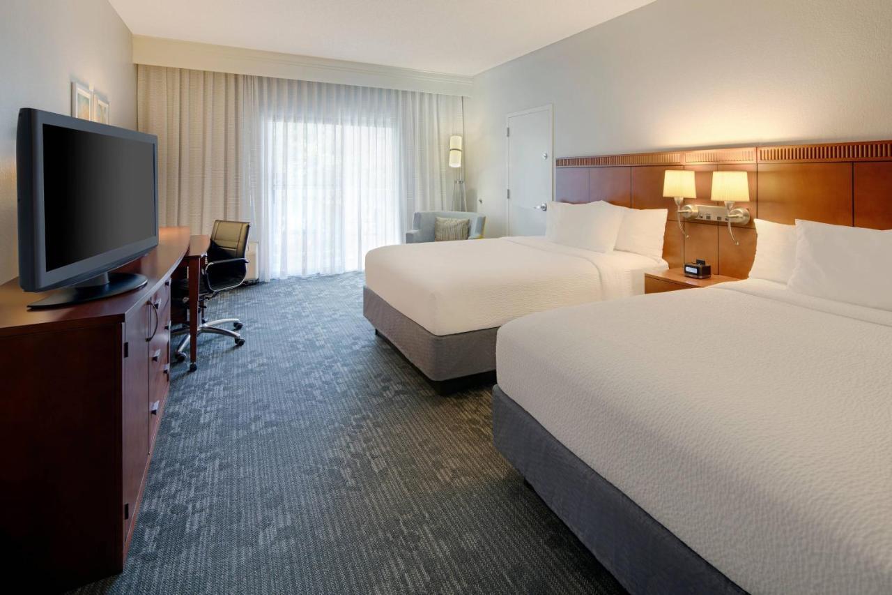 คอร์ตยาร์ด ดัลลัส แอดดิสัน/มิดเวย์ Hotel ภายนอก รูปภาพ