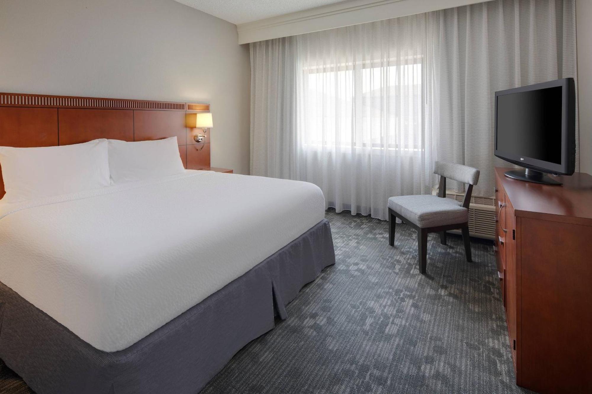 คอร์ตยาร์ด ดัลลัส แอดดิสัน/มิดเวย์ Hotel ภายนอก รูปภาพ