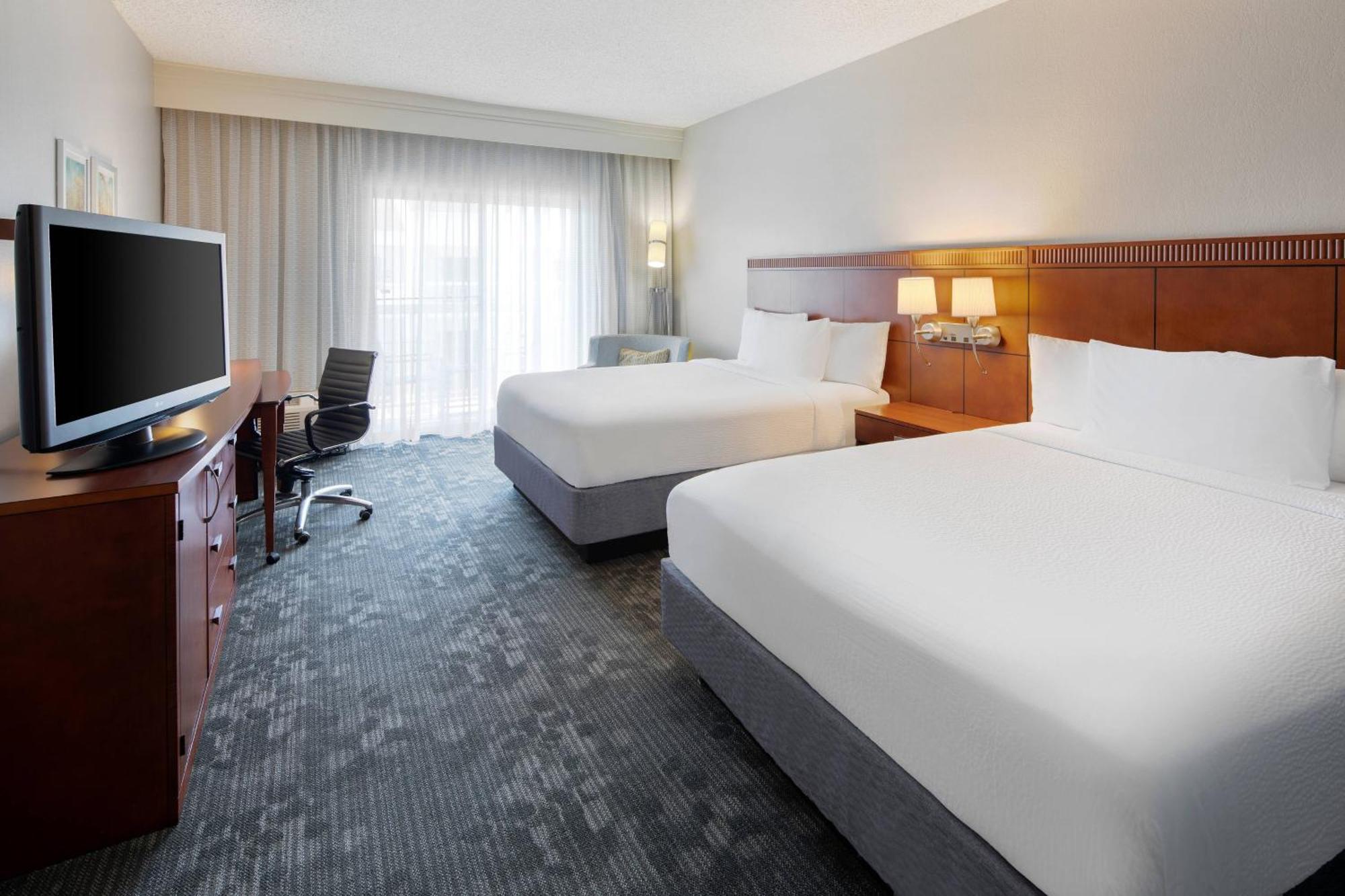 คอร์ตยาร์ด ดัลลัส แอดดิสัน/มิดเวย์ Hotel ภายนอก รูปภาพ