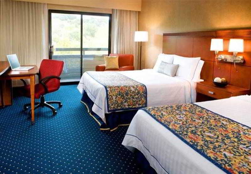 คอร์ตยาร์ด ดัลลัส แอดดิสัน/มิดเวย์ Hotel ภายนอก รูปภาพ