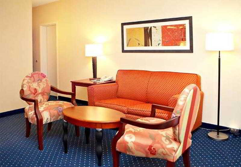 คอร์ตยาร์ด ดัลลัส แอดดิสัน/มิดเวย์ Hotel ภายนอก รูปภาพ